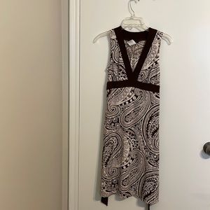 Pretty sleeveless paisley dress